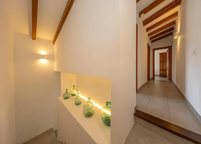 Joanaina By Vintage Travel *