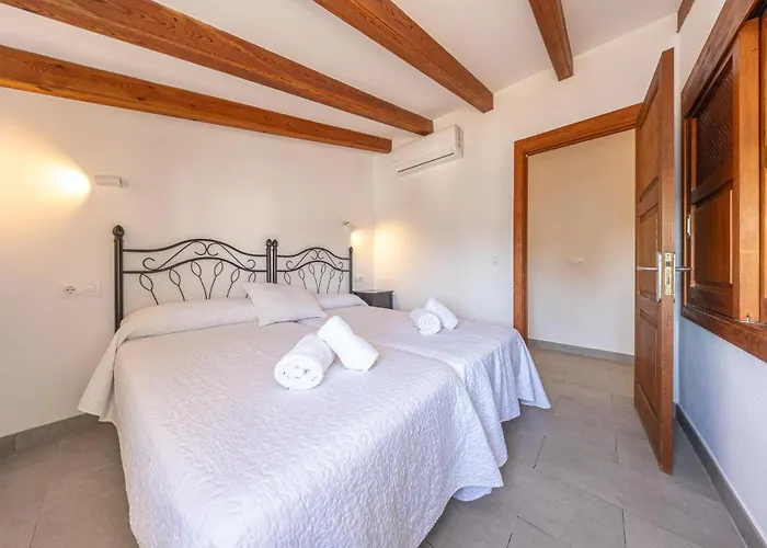 Joanaina By Vintage Travel * Port de Pollenca