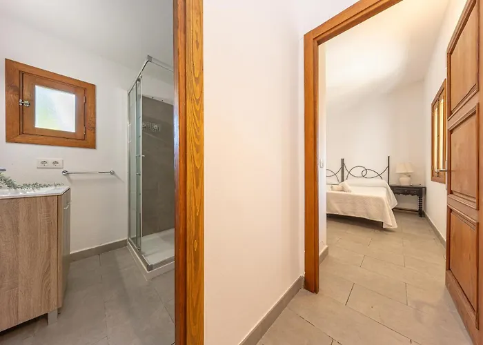 Joanaina By Vintage Travel * Port de Pollenca